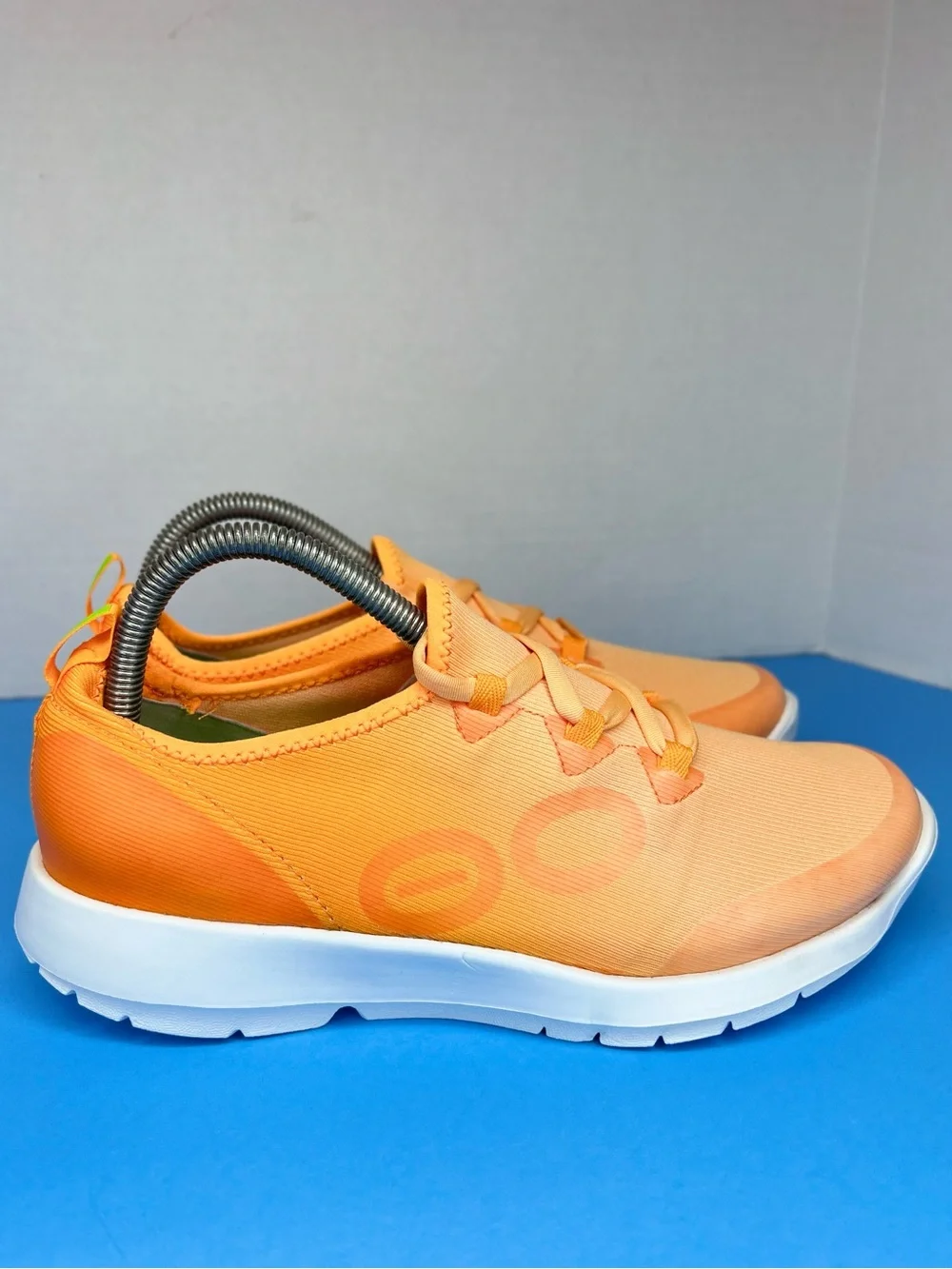 OOFOS OOmg Sport LS Womens Size 9 Or. Glow Lightweight Recovery Sneaker Like New